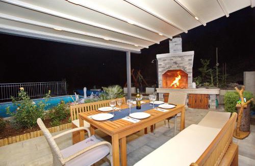 Omis Villa | Villa Sara with Sea View and Private Heated Pool