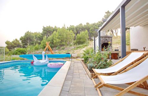 Omis Villa | Villa Sara with Sea View and Private Heated Pool