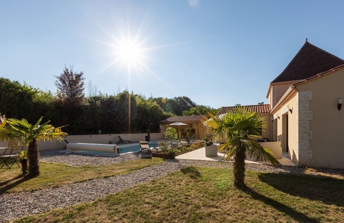 Sarlat-la-Caneda Villa | Villa Sarlat, air-conditioned, 3 bedrooms, heated swimming pool, pool house ....