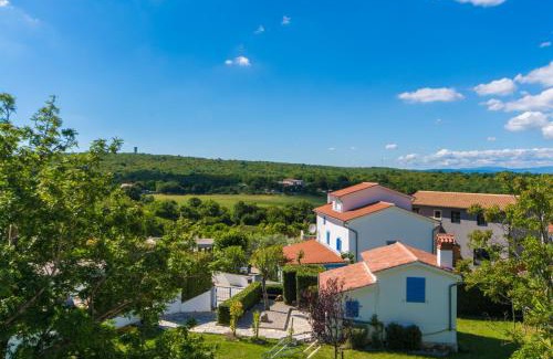 Ripenda Verbanci Casa | Villa Satine, a romantic pool villa surrounded by nature