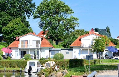 Bad Kleinen Casa | Villa Schnuppig on Lake Schwerin