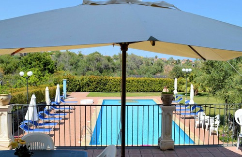 Santa Tecla Apartamento | Villa Sciare Modò - apartamento de dos habitaciones n. 1 planta baja con terraza amueblada