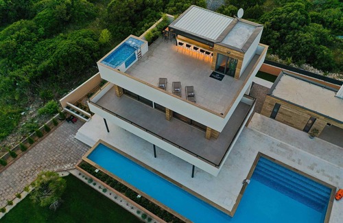 Ist Villa | Villa Seabreeze Haven - villa junto al mar con pista de tenis, piscina de 120 m2, jacuzzi y tranquilidad