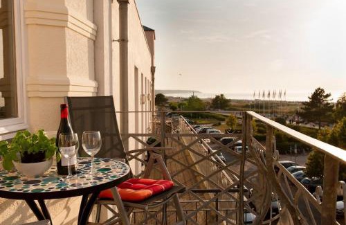 Warnemuende Apartamento | Villa Seeblick Warnemünde - Fewo mit Meerblick und Balkon direkt am Strand für 2-4 Pers