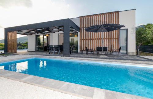 Kastel Stari Villa | villa Sempervivum 2 with pool and sea view