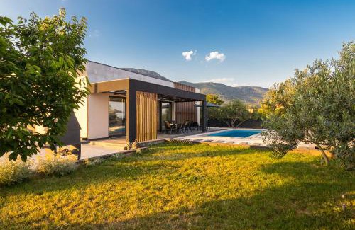 Kastel Stari Villa | villa Sempervivum 2 with pool and sea view