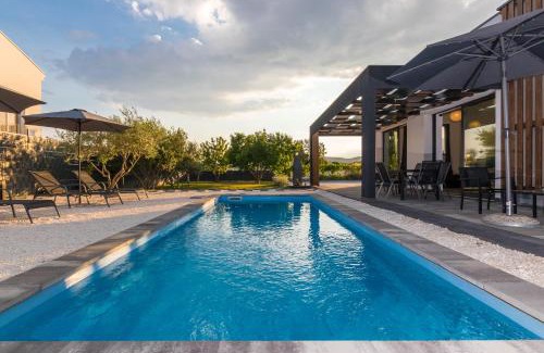 Kastel Stari Villa | villa Sempervivum 2 with pool and sea view