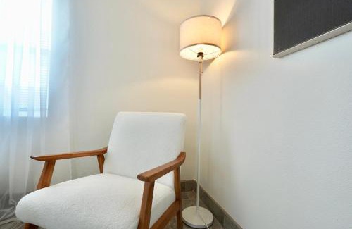 Crescent Beach Casa | Villa Serenō -2BR Luxe - Hammocks & Beach Bliss