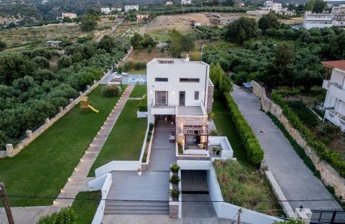 Tria Monastiria Villa | Villa Sfedami