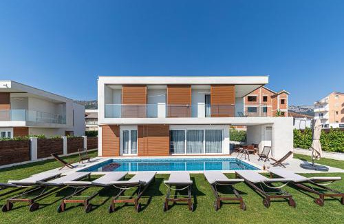 Kastel Gomilica Villa | Villa Sheley with private heated pool-Split