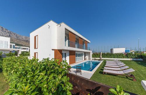 Kastel Gomilica Villa | Villa Sheley with private heated pool-Split