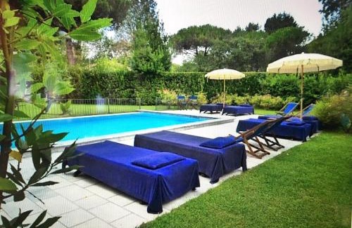 Ronchi Villa | Villa Sibel con piscina in Versilia