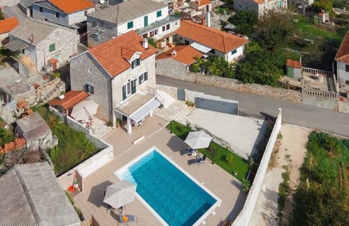 Cove Donja Krusica (Donje selo) Villa | Villa Silence on the Island of Šolta