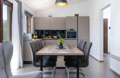 Mali Vareski Villa | Villa Silentio with whirlpool, large garden, complete privacy & quiet location