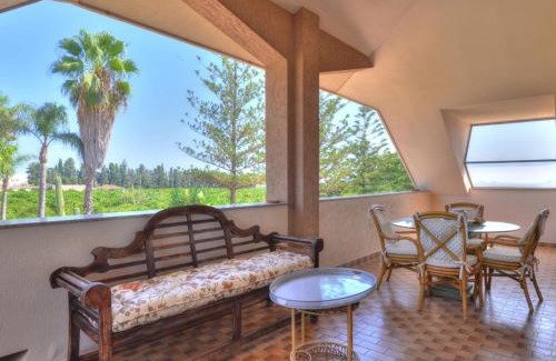 Syracuse Villa | Villa Smeraldo by Interhome