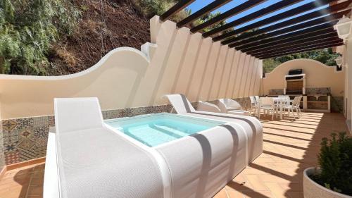 Sao Goncalo Villa | Villa Sol Palheiro Village by Holiday Rental Madeira