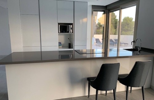 Llano de los Pastores Villa | Nueva villa moderna con piscina privada climatizada
