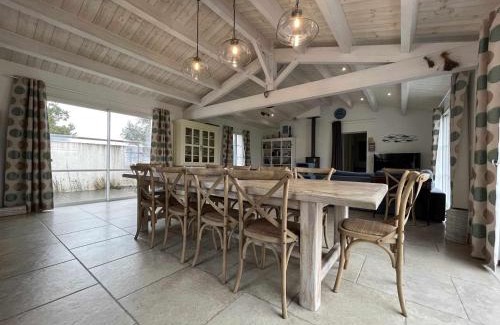 Saint-Denis-d'Oleron Casa | Villa spacieuse avec piscine privée, WiFi gratuit et jardin clos, à proximité de la mer et du centre-ville - FR-1-246A-279