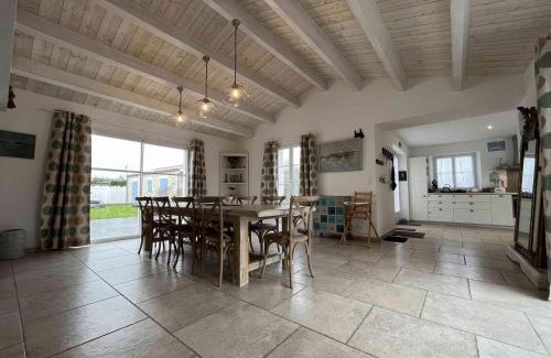 Saint-Denis-d'Oleron Casa | Villa spacieuse avec piscine privée, WiFi gratuit et jardin clos, à proximité de la mer et du centre-ville - FR-1-246A-279