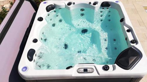 Beziers Villa | Villa spacieuse à Béziers avec piscine privée et jacuzzi