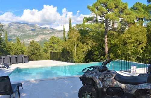 Komaji Villa | Villa Splendor, nueva y moderna de 5 dormitorios, cerca de Dubrovnik, piscina privada con estacionamiento
