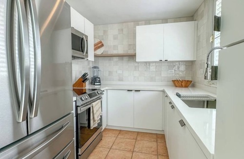 Cabezas Villa | Villa Steps from the beach 3- bedroom, AC, WiFi, Small Pool & Outdoor Kitchen
