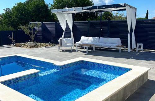 Sucuraj Villa | Villa Stipea