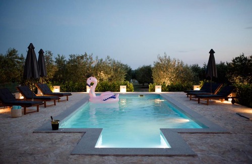 Cista Velika Villa | Villa Storia