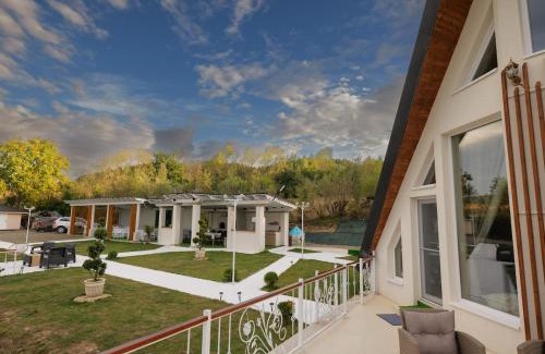 Sighetu Marmatiei Villa | Villa Stradivaryus