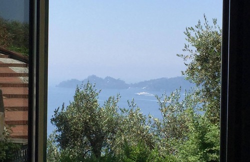 Zoagli Villa | Villa rodeada de vegetación con vistas al mar sobre el Golfo de Portofino