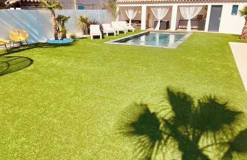 Aimargues Villa | Villa swimming pool 6 persons garden not overlooked