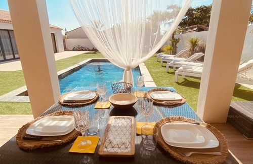 Aimargues Villa | Villa swimming pool 6 persons garden not overlooked