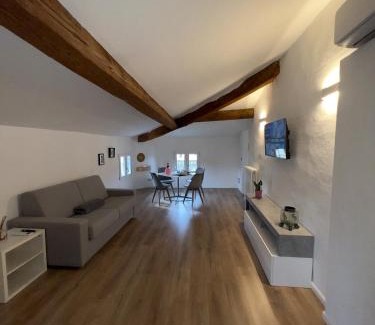 Lastra a Signa Apartamento | Villa Taccetti - Appartamento "La Torretta" in Villa del Settecento con piscina
