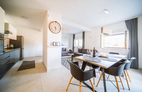 Cove Tri Zala (Zrnovo) Apartamento | Villa Teuta