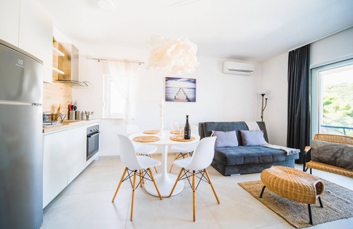 Cove Tri Zala (Zrnovo) Apartamento | Villa Teuta
