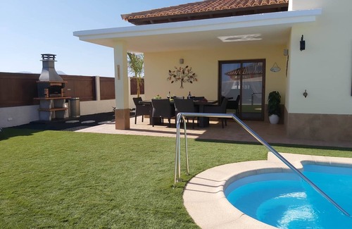 Caleta de Fuste Chalet De Esquí | Villa Thais con piscina climatizada en Caleta de Fuste