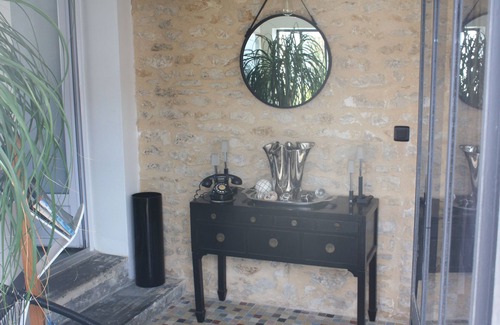 Les Conches Villa | Villa la madera de las vainas.