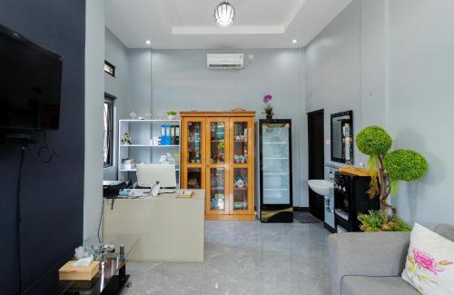 Java Hotel | Villa Three King FM Mitra RedDoorz