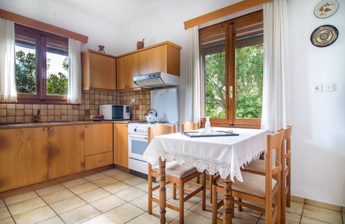 Lefkogeia Villa | Villa Thymari. Cosy 3-bedroom Villa with lush gardens , beautiful view