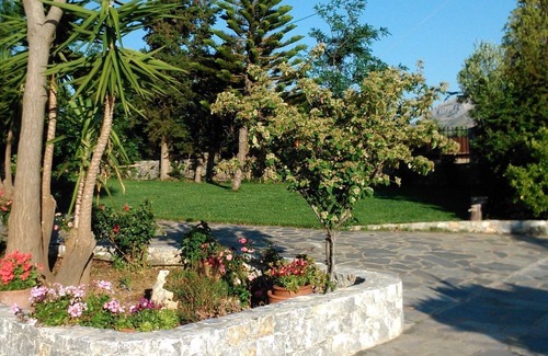 Lefkogeia Villa | Villa Thymari. Cosy 3-bedroom Villa with lush gardens , beautiful view
