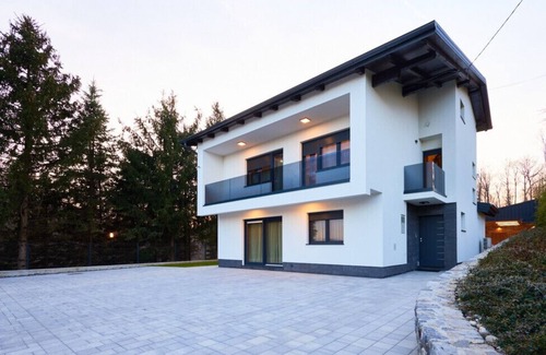 Karlovac Villa | Villa Tia by Villas Guide