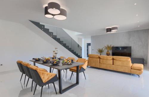Melnica Villa | Villa Tonchi 3 Bedroom Private Pool BBQ & Garden