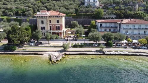 Magugnago Casa | Villa Torre - Atmosfera Romantica