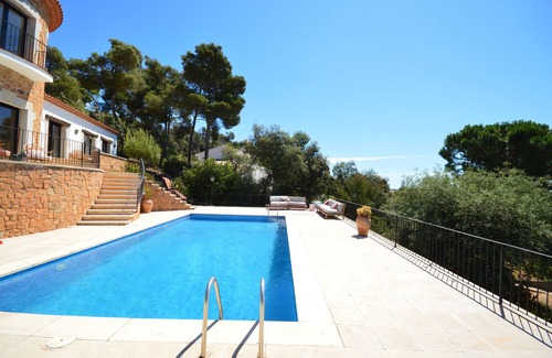 Vall-Llobrega Villa | Villa 'Torre Cal Sada' con vistas a la montaña, Wi-Fi y aire acondicionado