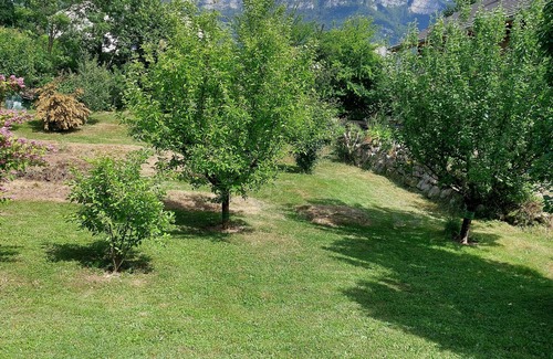 Aix-les-Bains Villa | Villa Tout Confort, 4 Personnes, Très Ensoleillée, Grand Calme, Jardin Arboré