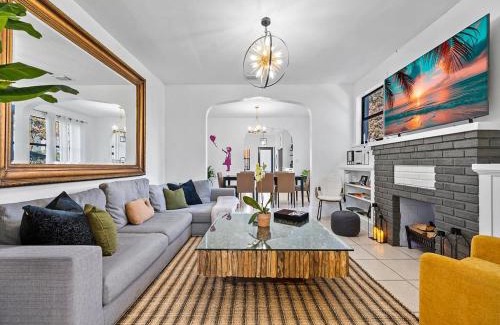 East Little Havana Casa | Villa Tranquillo Calle Ocho Pool & Hot Tub