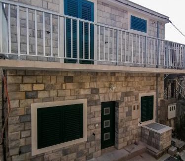 Kremena Apartamento | Villa Tri sulara