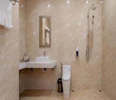 Ha Long Apartamento | Villa Tuần Châu 10 phòng ngủ - sát biển - bể bơi - sân vườn BBQ