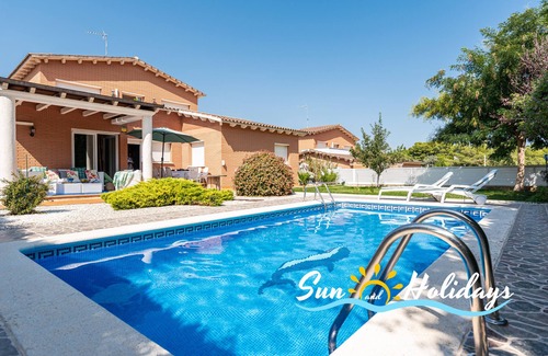 El Roc de Sant Gaieta Villa | Villa Tulipes con piscina privada: el oasis de confort y naturaleza.
