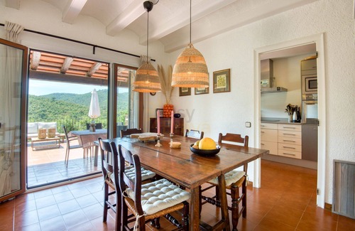 Calonge Chalet De Esquí | Villa Una mattina - Disfruta de unas vacaciones familiares en una zona tranquila